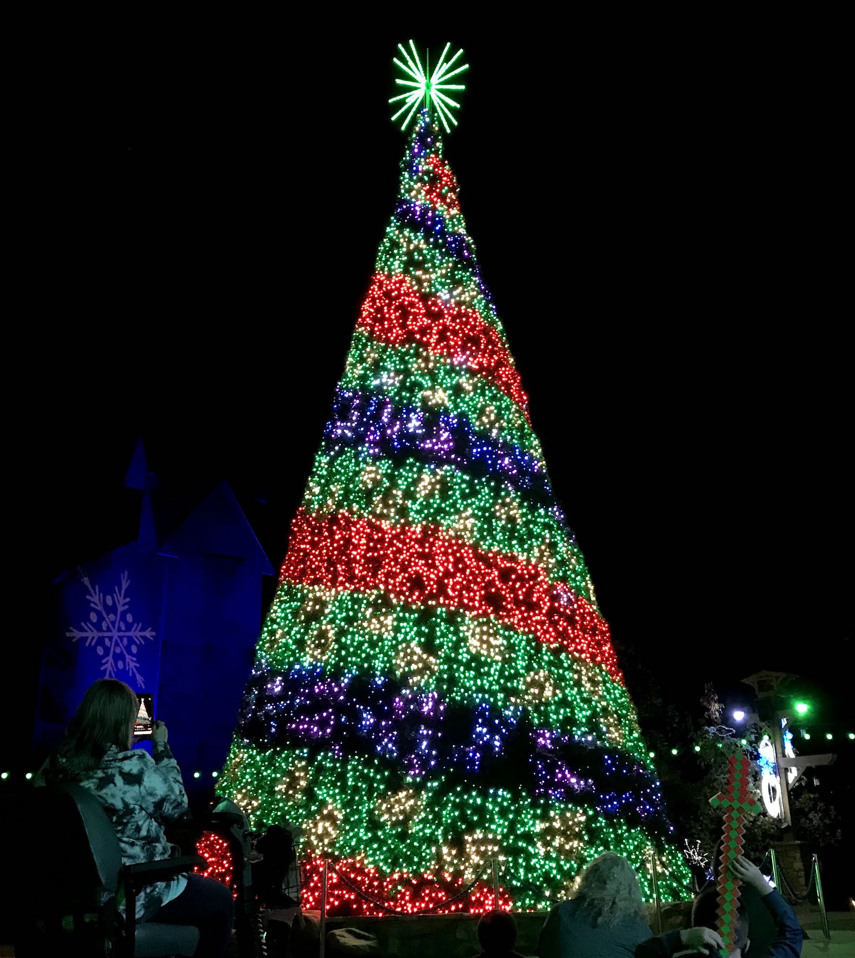 Christmas at Dollywood Ultimate Guide for First Timers